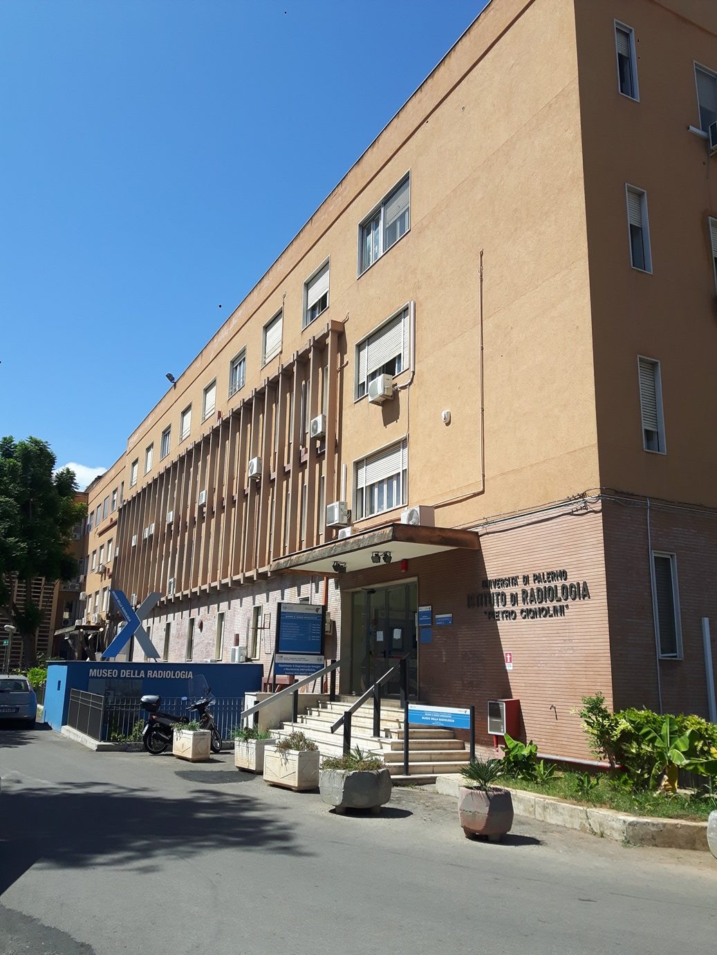 Museo%20della%20Radiologia%2C%20Palermo%20-%2001.jpg